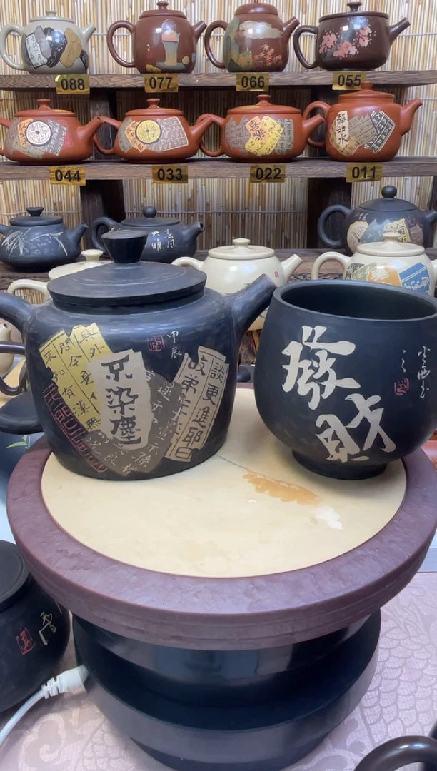 111平**福建水紫陶多道彩填手磨壶一套