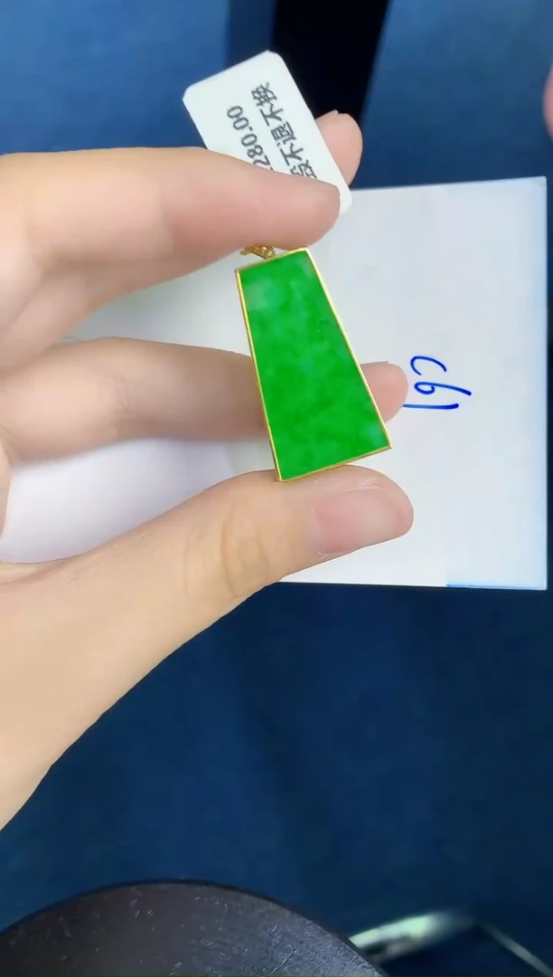 翡翠18K金镶嵌颈饰天然翡翠緬甸A貨