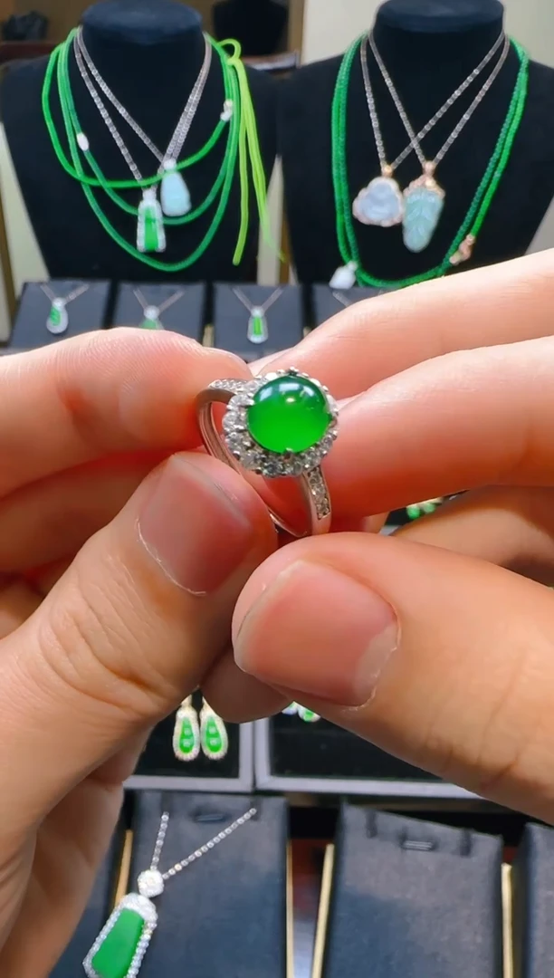 颈饰银S925镶嵌翡翠蛋面戒指