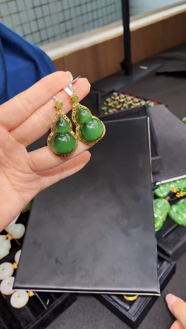 吊坠(赠链)18K金镶嵌和田玉多样性发一Z