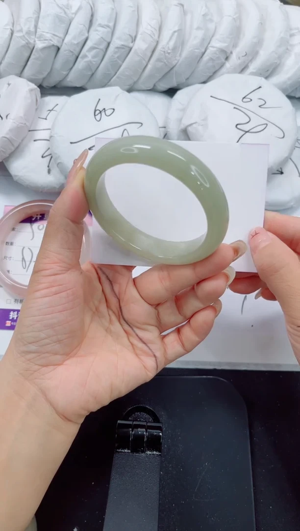 未镶嵌手镯石英质玉51-56.3