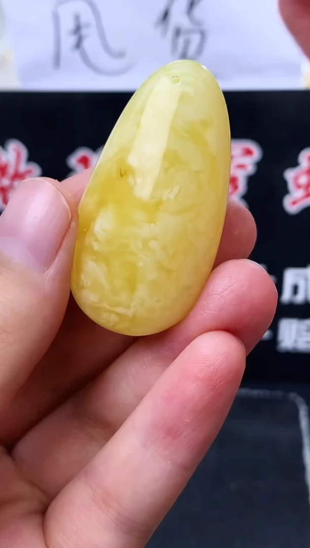 蜜蜡未镶嵌珠宝奇石107
