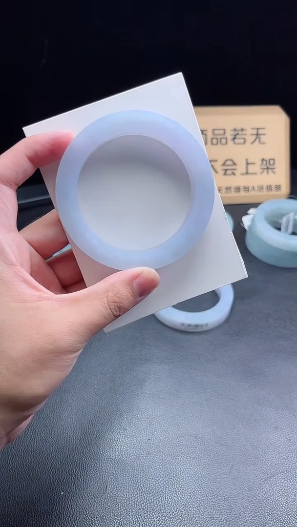 未镶嵌手镯定制翡翠英*定制