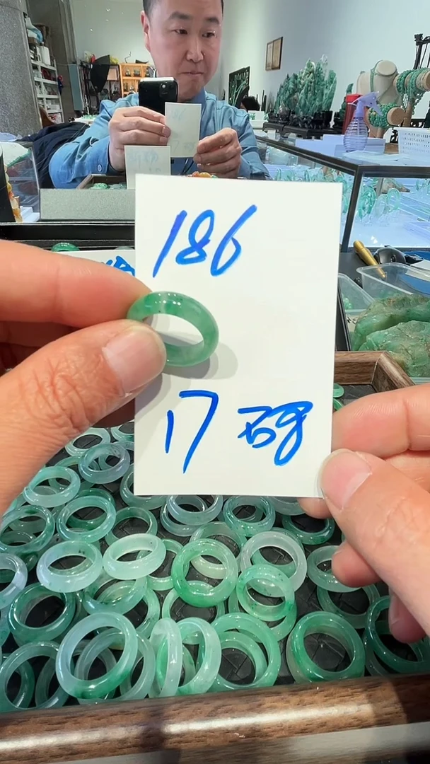 未镶嵌戒圈石英质玉非洲翠