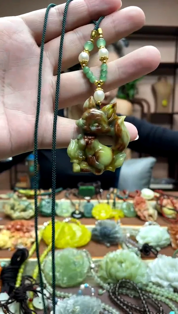 未镶嵌岫玉吊坠`