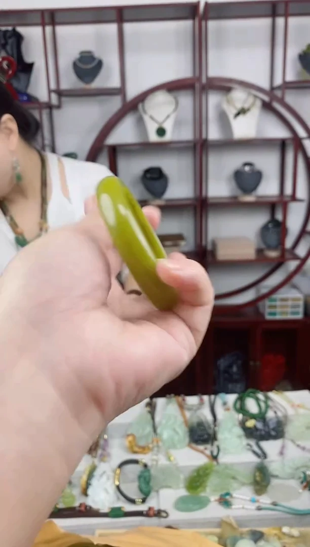 未镶嵌岫玉颈饰53