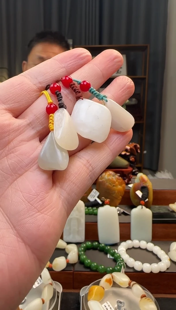 吊坠(不含链)未镶嵌和田玉挂件多样性发货，拍一发一