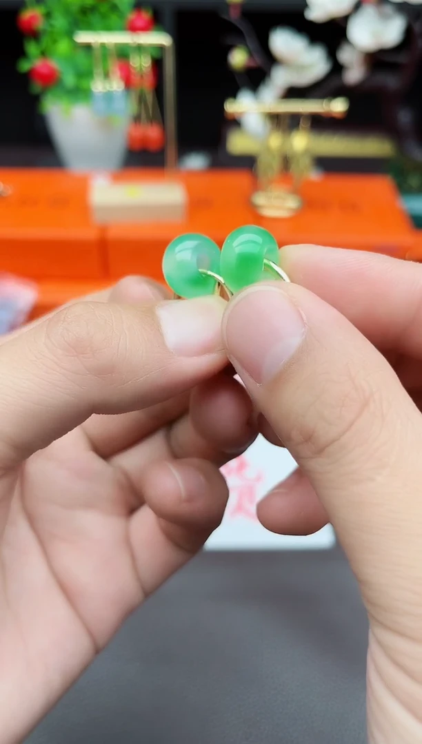 石英质玉（天山翠）合金耳钉538000