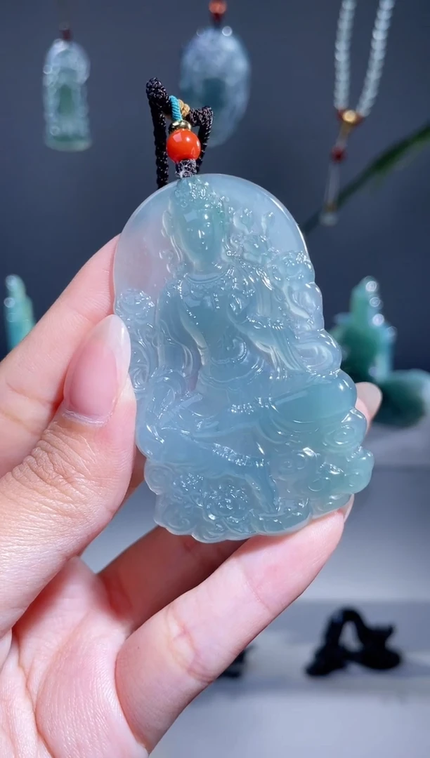 翡翠未镶嵌颈饰度母