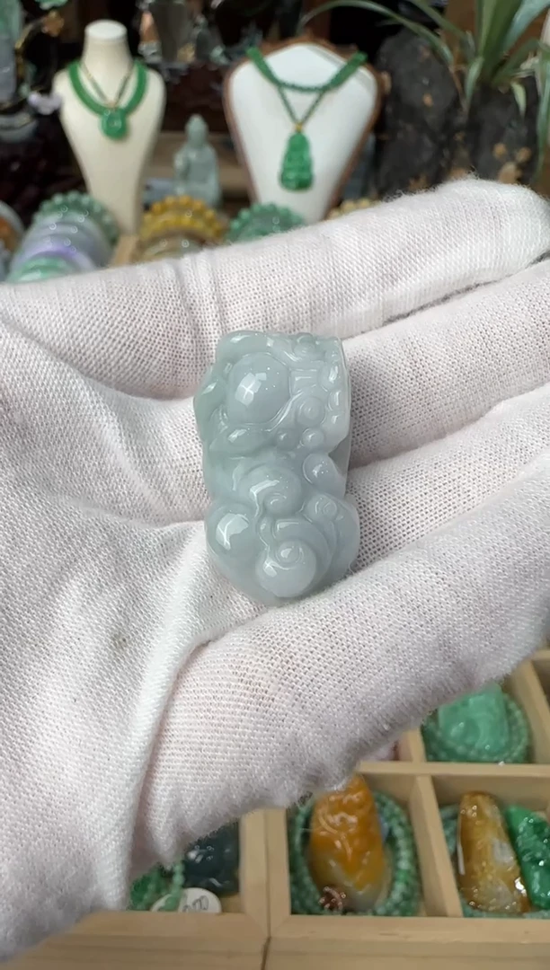 未镶嵌挂件翡翠吊坠