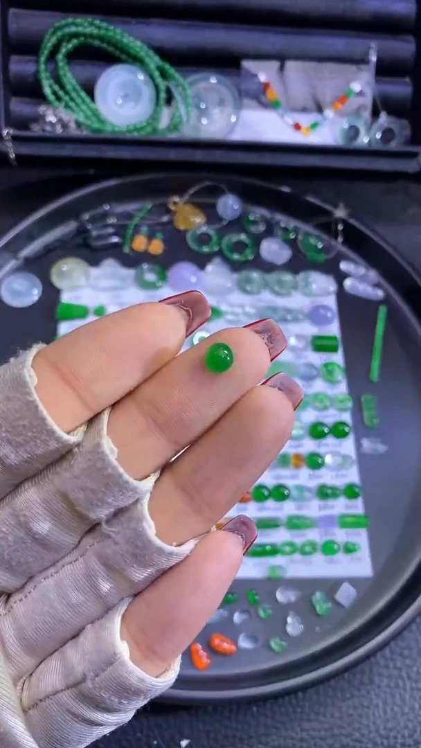 未镶嵌挂件翡翠蛋面