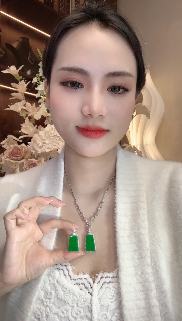 【闪购商品】翡翠吊坠(不含链)18K金镶嵌A28 多样性发货一件