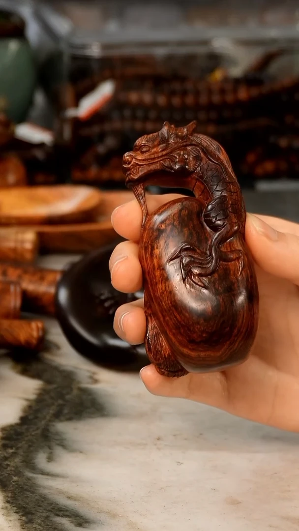 黄花梨/降香黄檀海黄龙蛋手把件