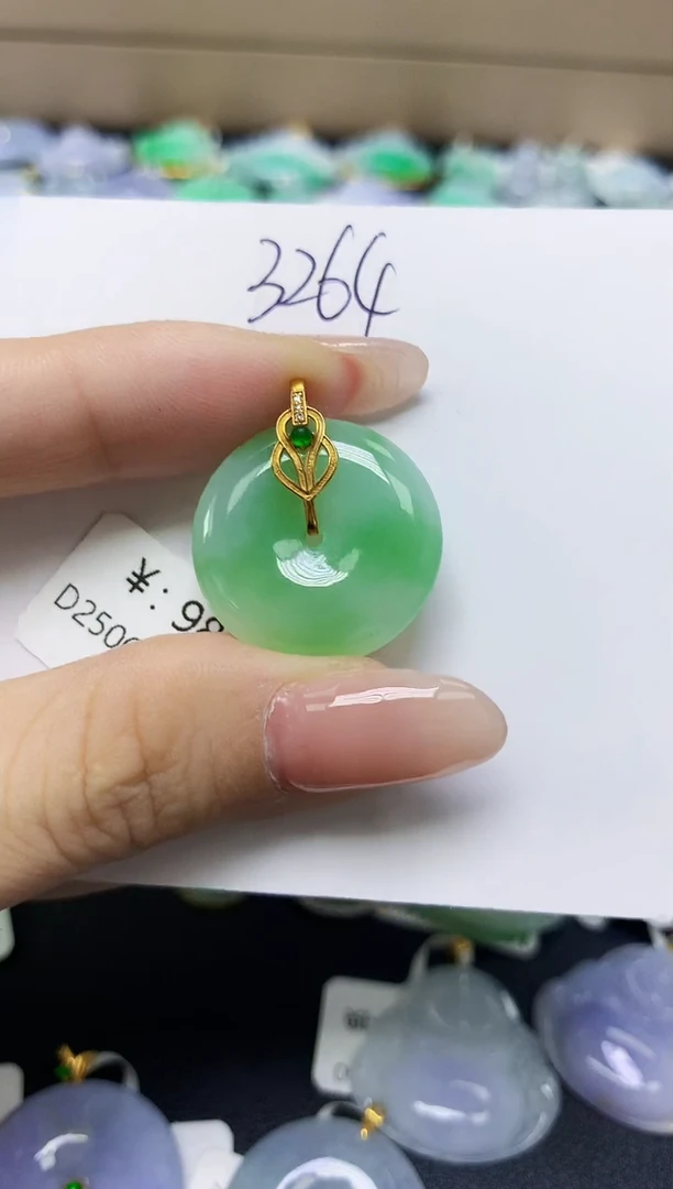 翡翠18K金镶嵌颈饰天然缅甸翡翠A货