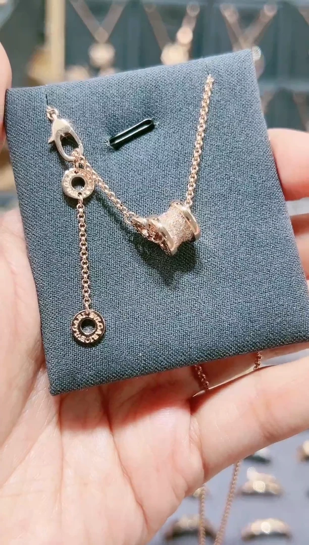 颈饰18K金镶嵌钻石小号小蛮腰钻石项链（多样性发其一）