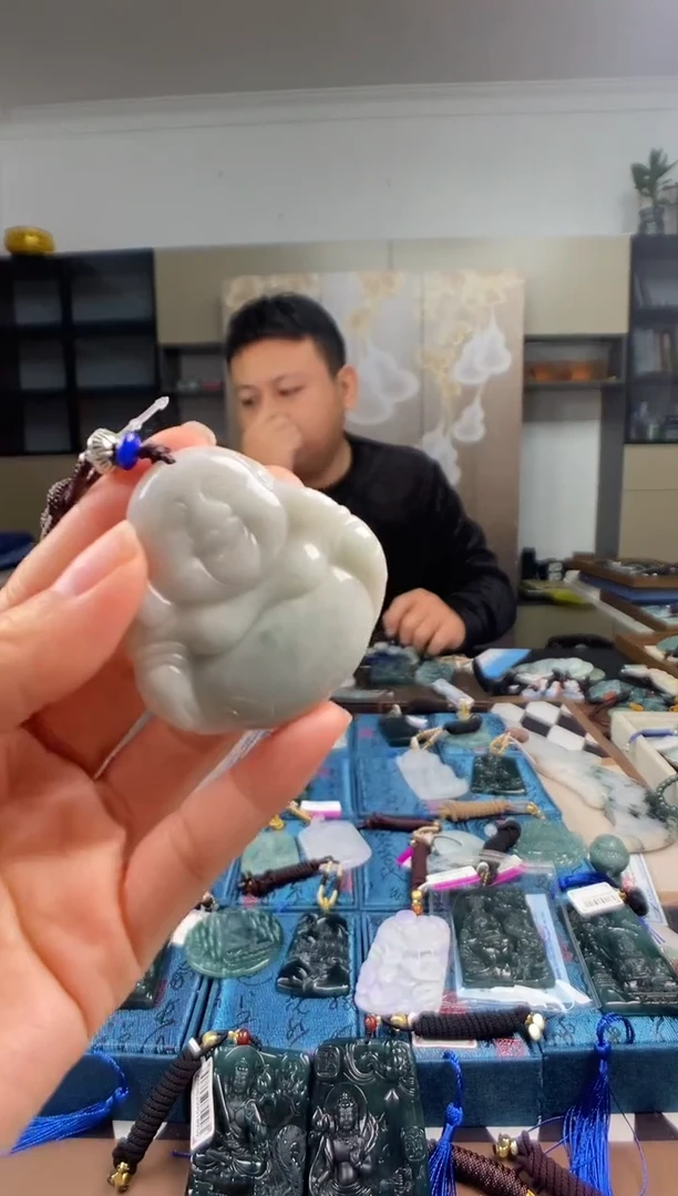 颈饰未镶嵌翡翠  多样性发其一