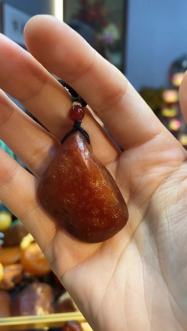 未镶嵌颈饰琥珀吊坠