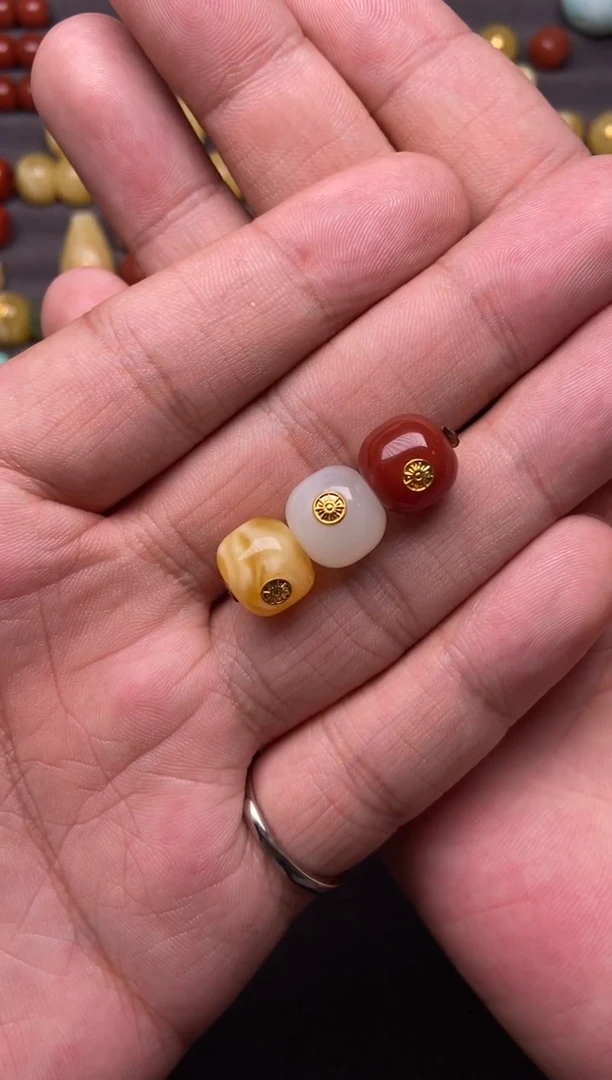 南红玛瑙足金镶嵌珠宝奇石11mm