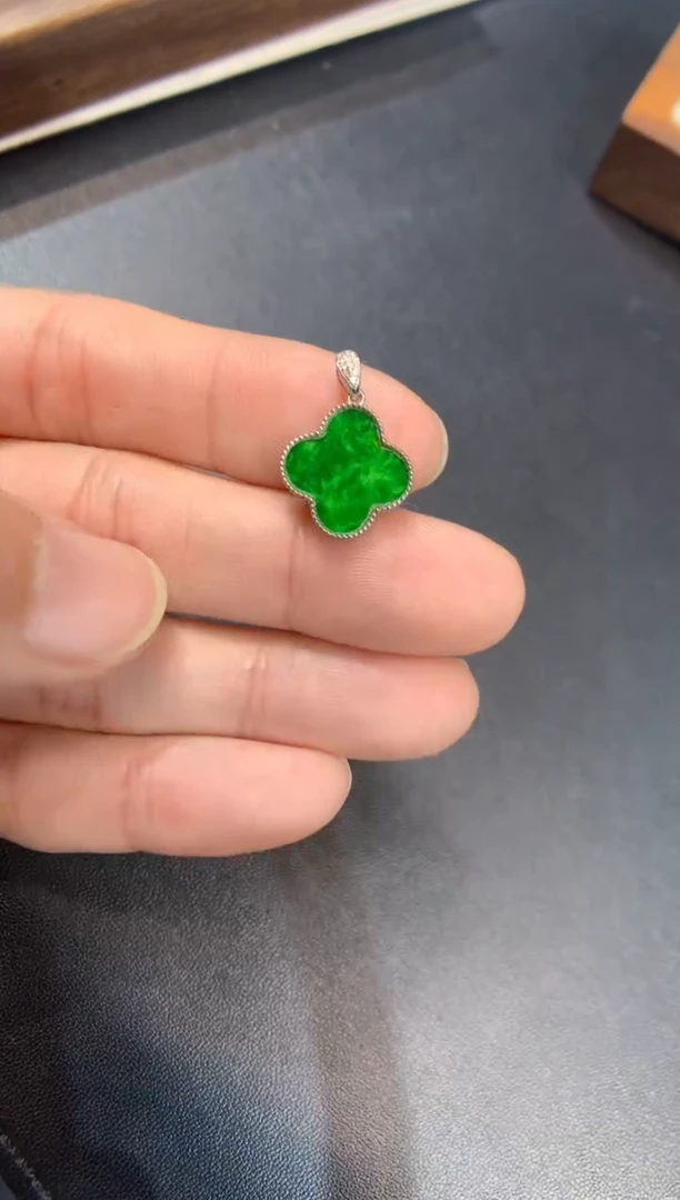 颈饰18K金镶嵌翡翠花件吊坠  多样性发一件