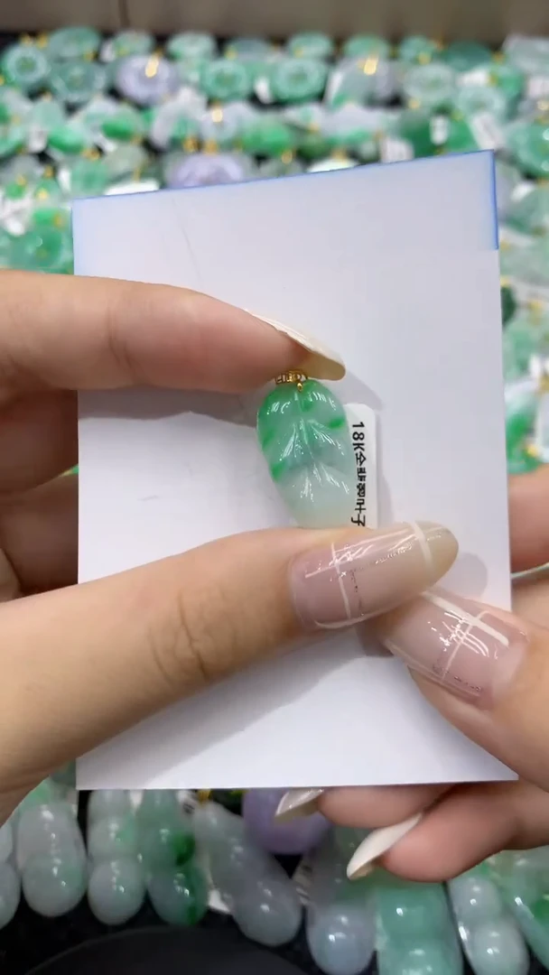 翡翠18K金镶嵌颈饰天然缅甸翡翠A货