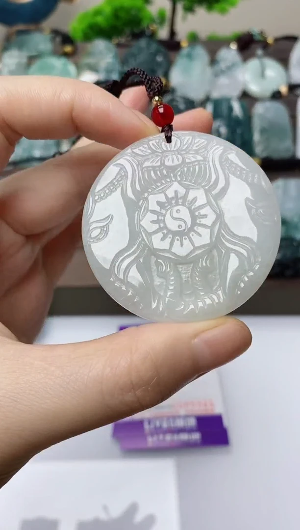 翡翠未镶嵌颈饰
