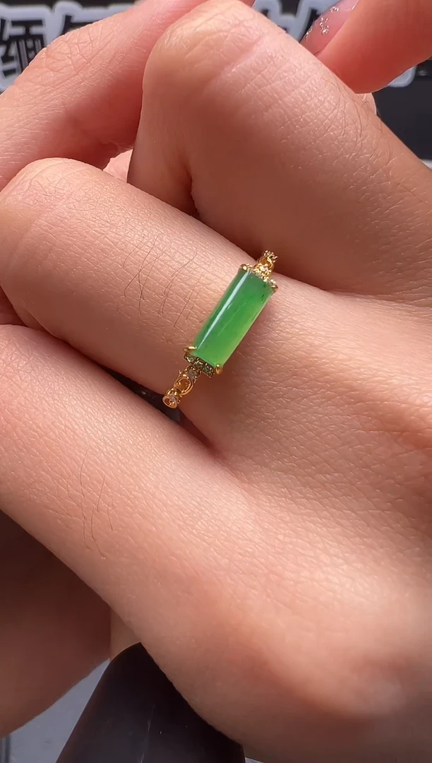 18K金镶嵌戒指翡翠 缅甸珠宝严选