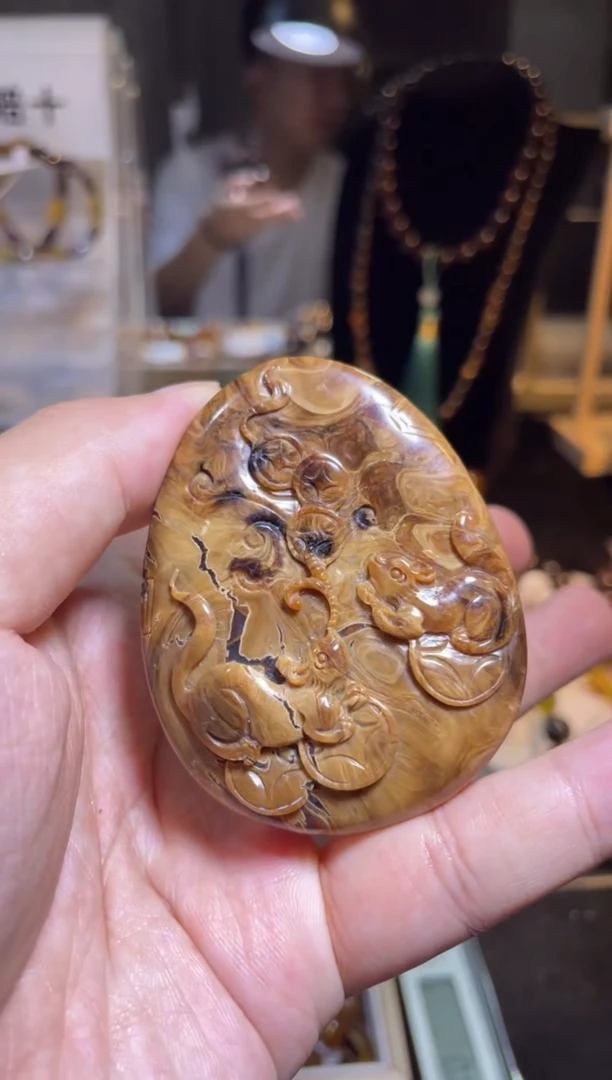 裸石琥珀未镶嵌根珀溶洞 鼠你有钱