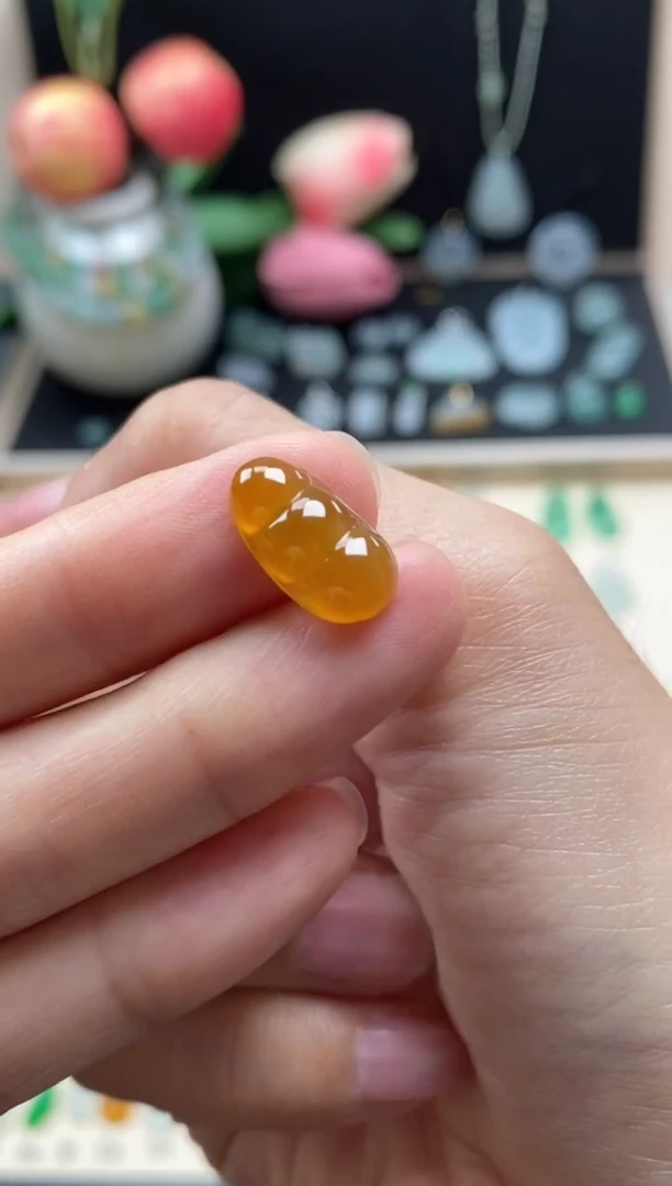 翡翠未镶嵌颈饰翡翠黄翡福豆