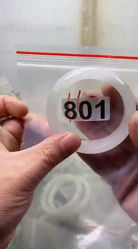 【闪购商品】石英质玉手镯未镶嵌53