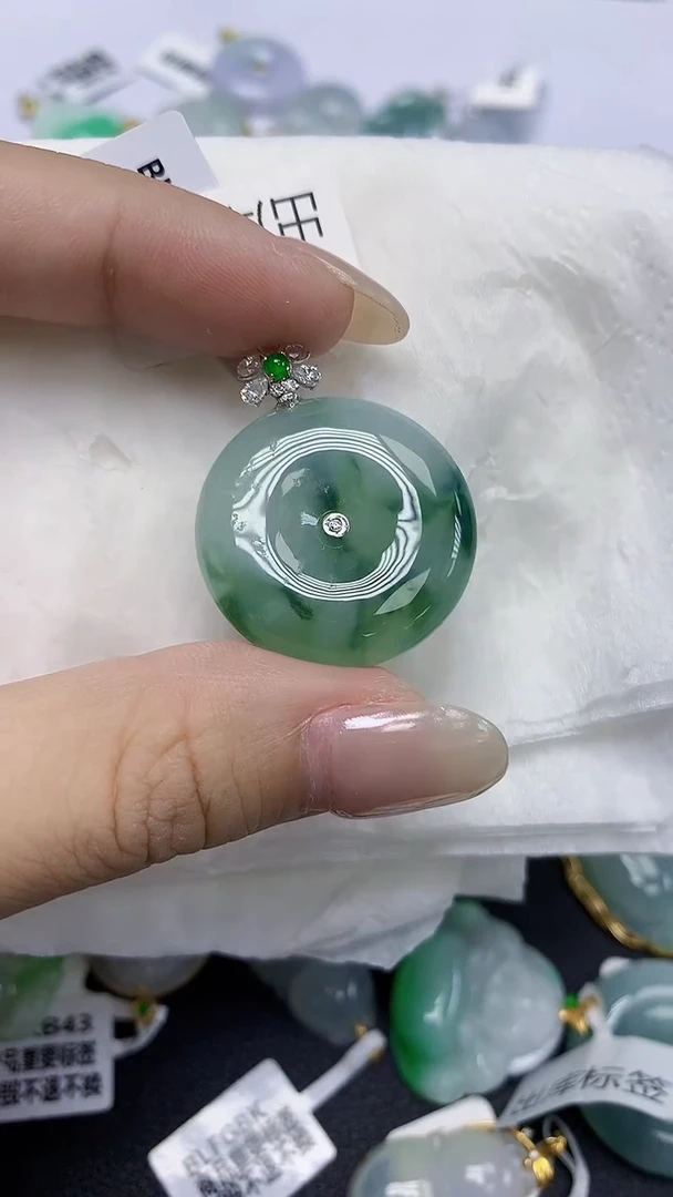 翡翠18K金镶嵌颈饰天然缅甸翡翠A货