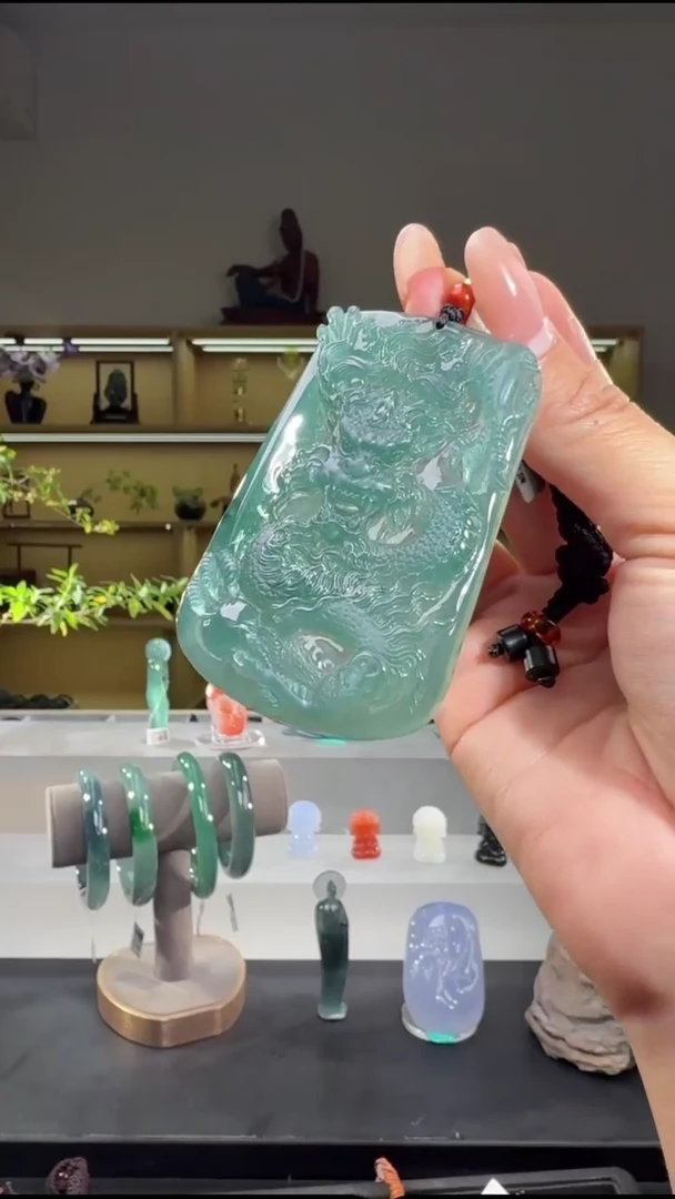 吊坠(不含链)未镶嵌翡翠龙牌