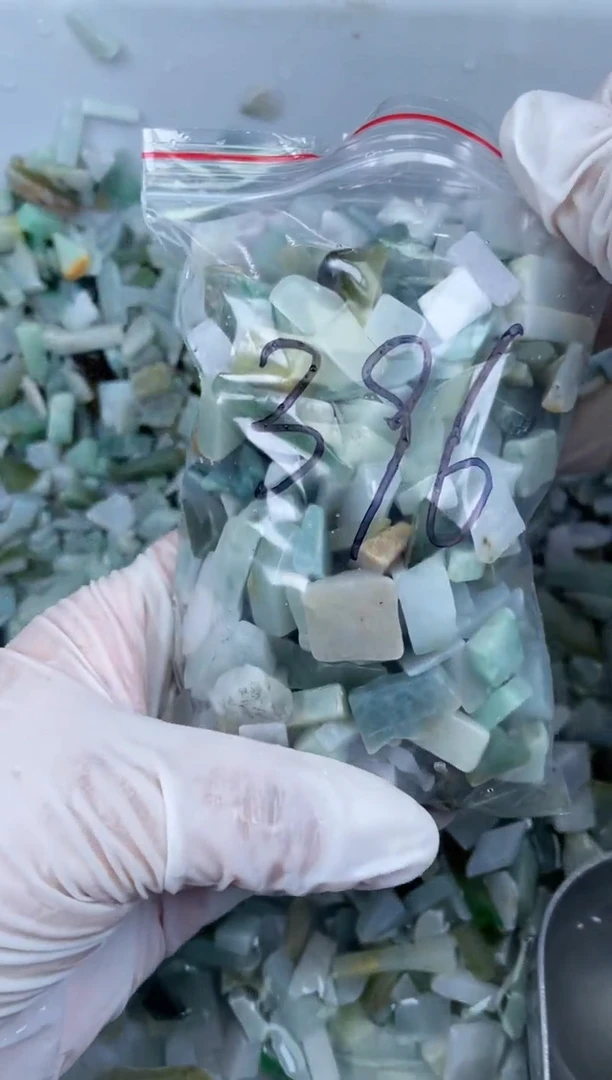 【闪购商品】翡翠颈饰未镶嵌翡翠边角小号500克396