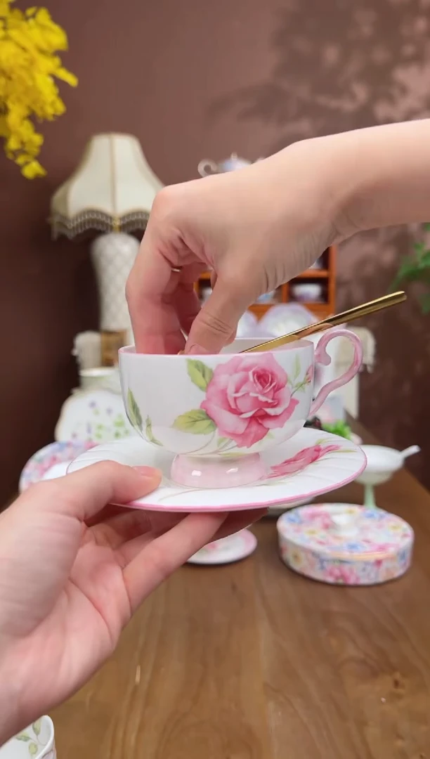 【闪购商品】瓦当玫瑰咖啡杯碟（配小金勺）1套