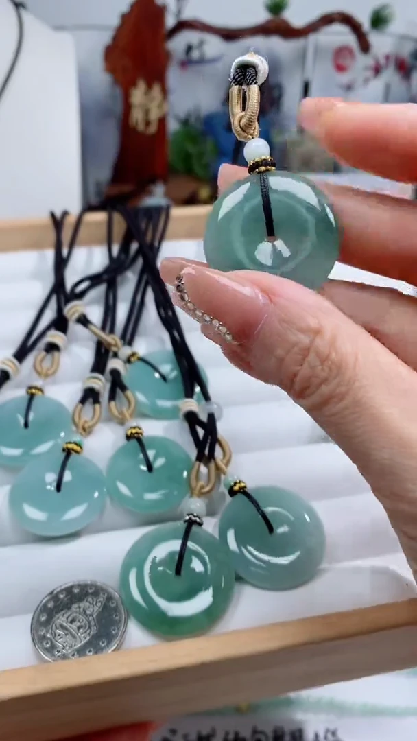 翡翠未镶嵌颈饰吊坠团购多样性发一件