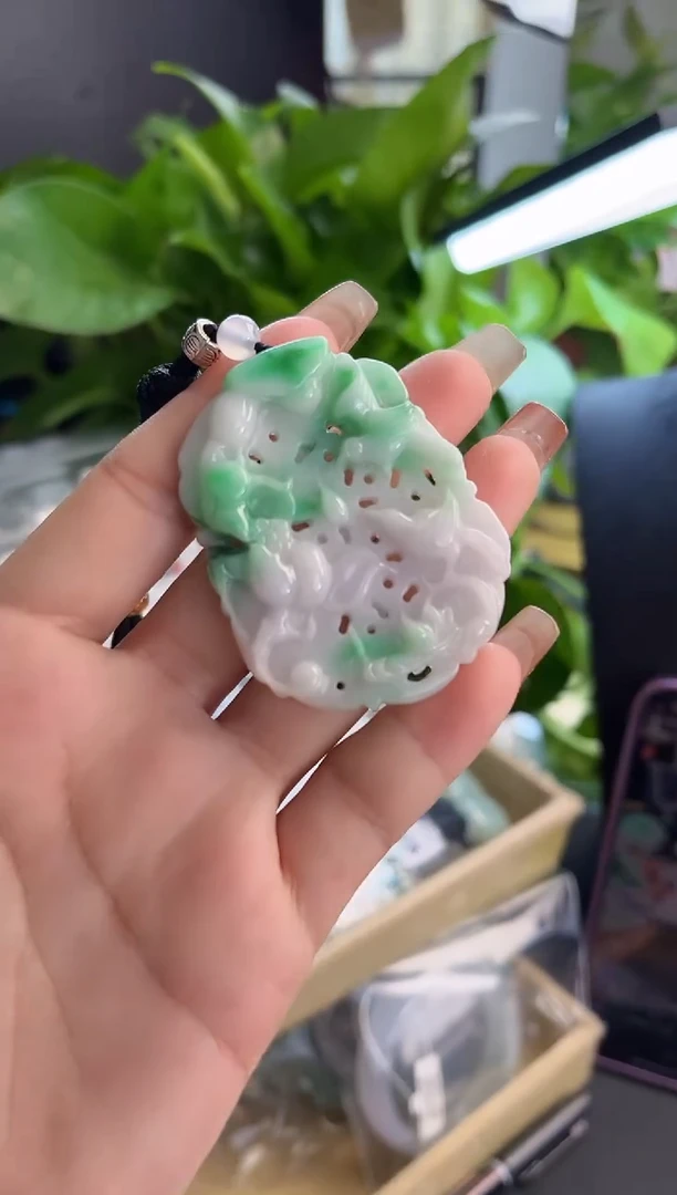 翡翠未镶嵌颈饰吊坠