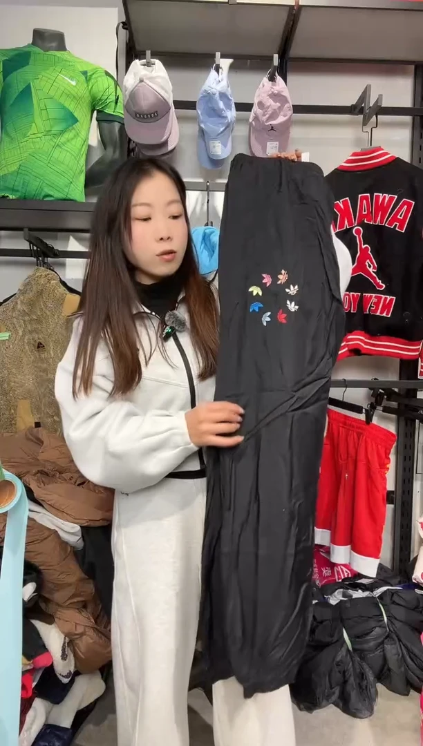 1535闪购编码  阿迪运动卫衣裤以直播间过款为准 尺码. M170