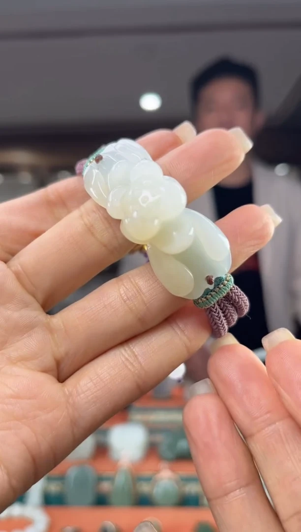 颈饰未镶嵌和田玉佩佩