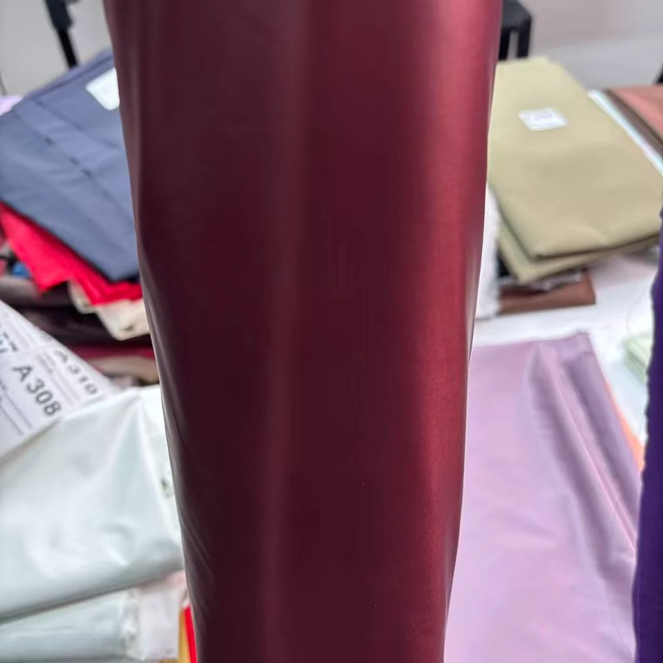 M093枣红 薄款软手感羽绒服面料