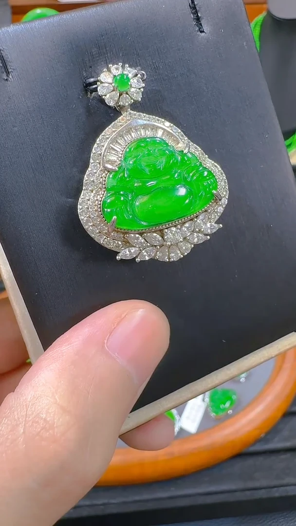 翡翠未镶嵌吊坠(赠链)天然A货翡翠