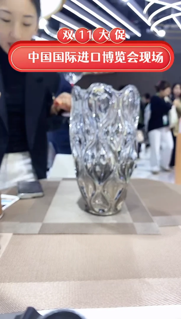 水晶平底款烟灰花瓶1个