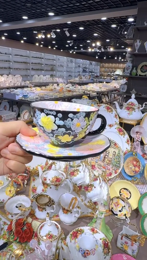 骨瓷娜娜中古瓷器如图所示3