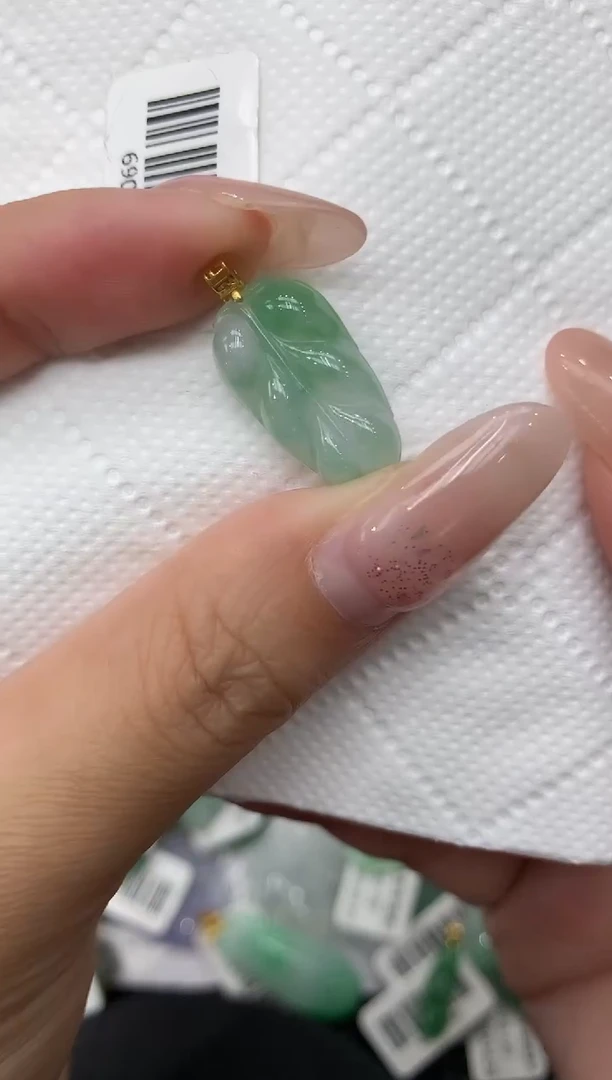 颈饰18K金镶嵌翡翠1111111111