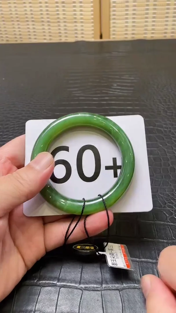 和田玉（碧玉）手镯未镶嵌一个