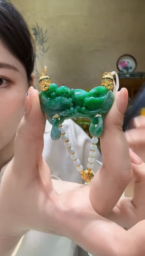 翡翠未镶嵌颈饰吊坠