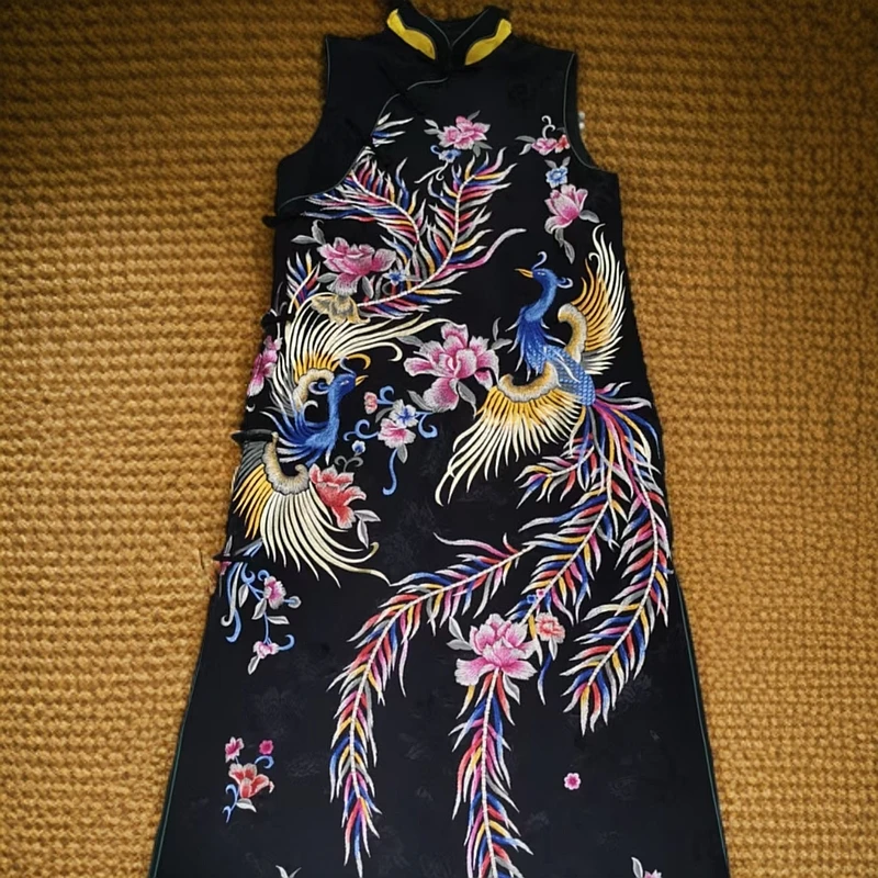 双凤戏牡丹无袖旗袍