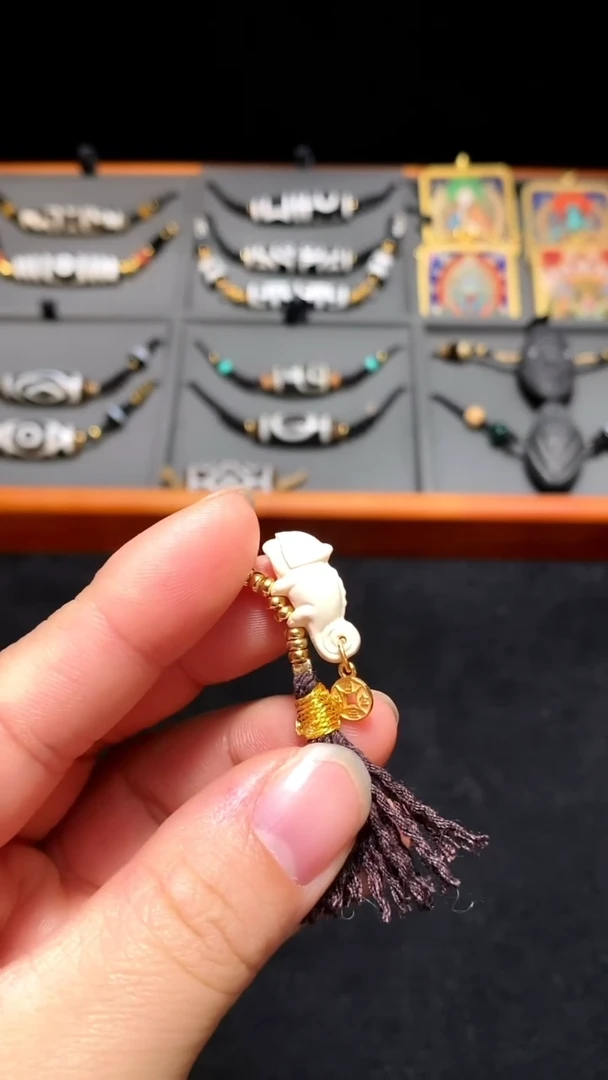 【闪购商品】柏香籽/百香籽吊坠猛犸蜥蜴