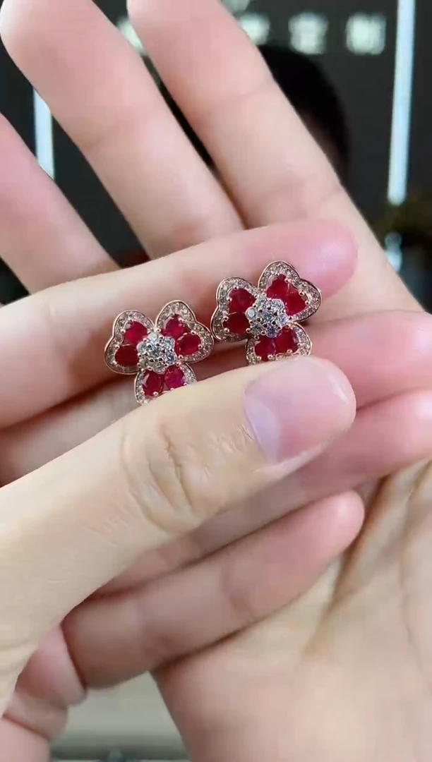 【闪购商品】红宝石耳饰银S925镶嵌耳饰