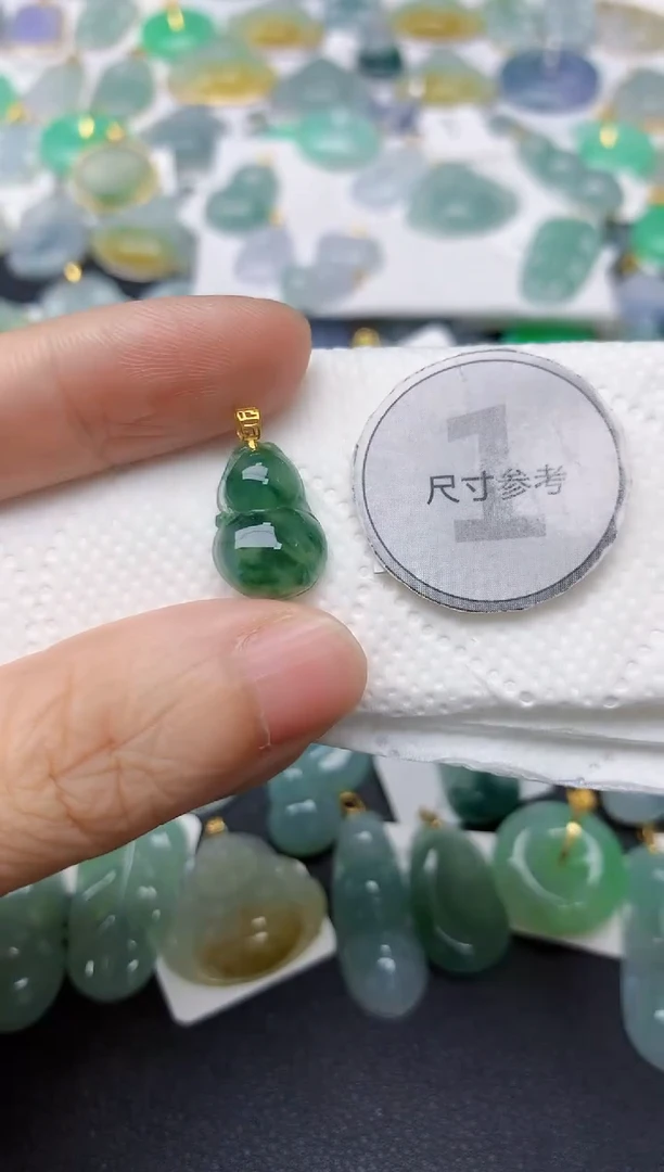 翡翠18K金镶嵌颈饰天然缅甸A货翡翠