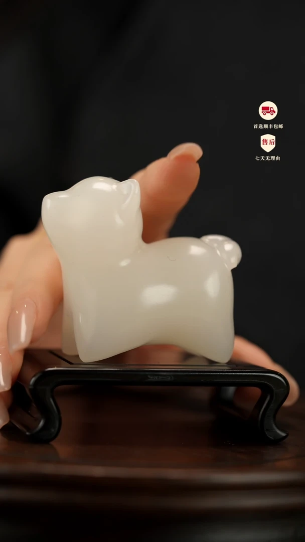 云南石荔枝白雕刻：旺旺小狗摆件