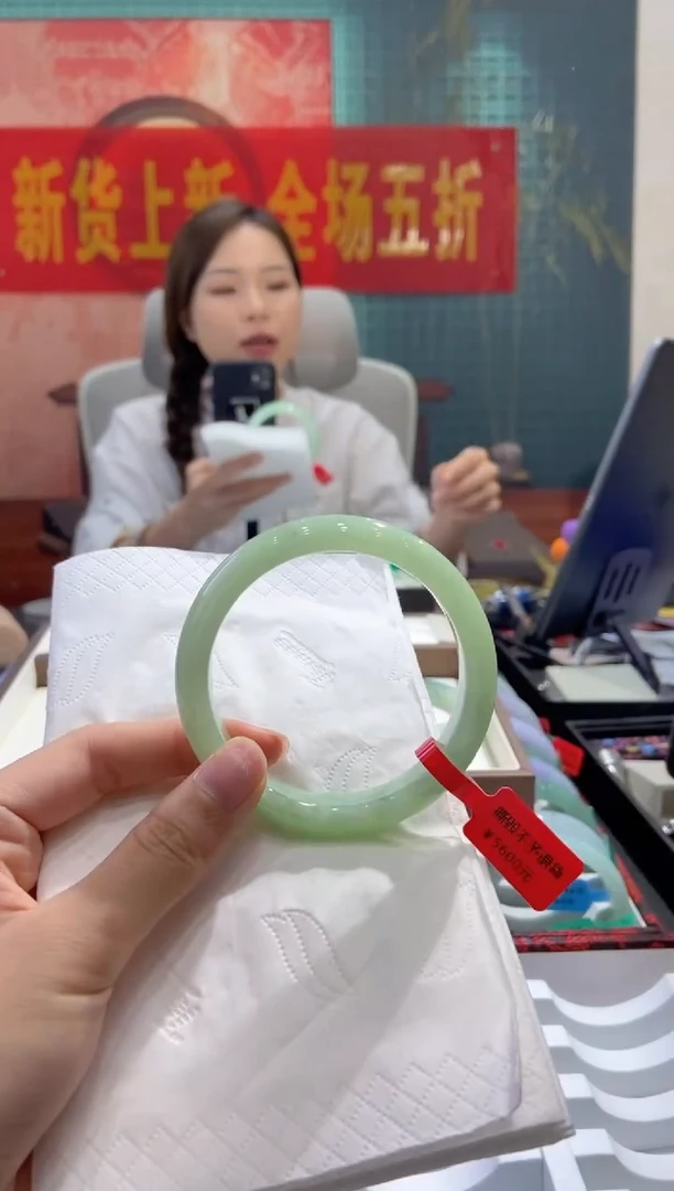 翡翠手镯未镶嵌多人23361